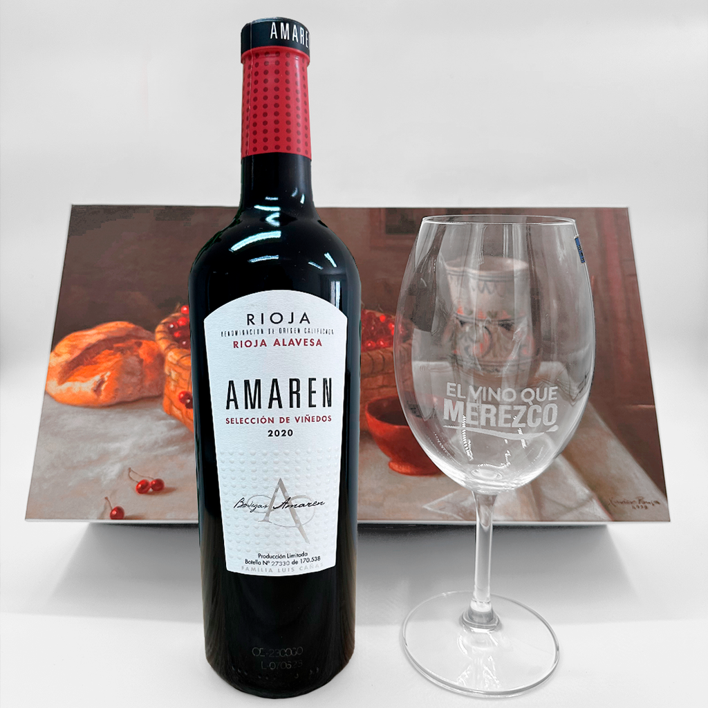 Pack de regalo con vino tinto Amaren, copa grabada, caja ilustrada por Pousa y tarjeta personalizada, ideal para sorprender en ocasiones especiales.